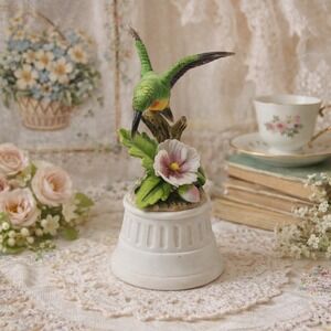 Royal Crown Hummingbird Music Box Porcelain Figurine Green Bird Pink Flower